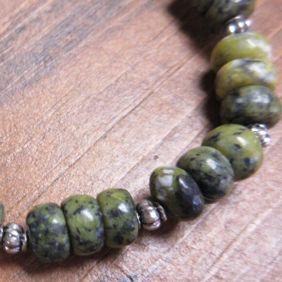 MERRISOTA JEWELRY Green Serpentine Stretch Bracelet Size 6 3/4" Gemstones NEW - Picture 2 of 7